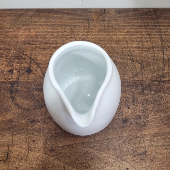 EUC Crate&Barrel White Ceramic Creamer w/out Handle - Picture 5 of 8